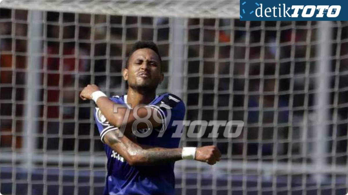 Positif Corona Covid-19, Striker Persib Wander Luiz Buka Suara