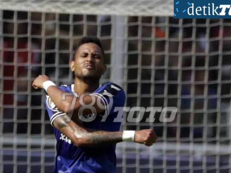 Positif Corona Covid-19, Striker Persib Wander Luiz Buka&nbsp;Suara